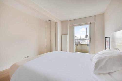 Eiffel Tower View - Charming Artist Apartment - GetHosted, Paris (photo 10)