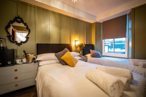 Glen Wynne Windermere - FREE off-site Health Club access with Pool, Sauna, Steam Room & Gym Short 5  in Windermere sentrum