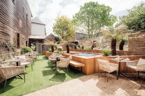 Balcony/terrace, La villa 10 HOTEL SPA in Etretat