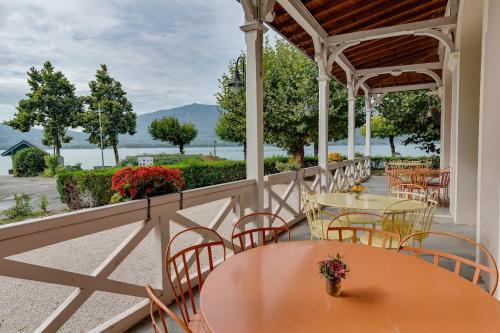 Seadmed, Le Pavillon des Fleurs in Menthon-Saint-Bernard