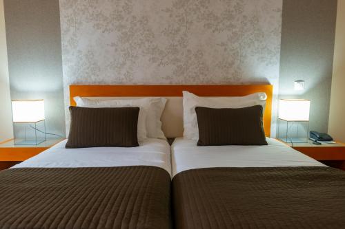 2 bedrooms, 5 beds
