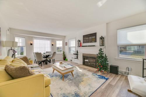 Dog-Friendly Rochester Home about 3 Mi to Downtown! in Rochester, USA