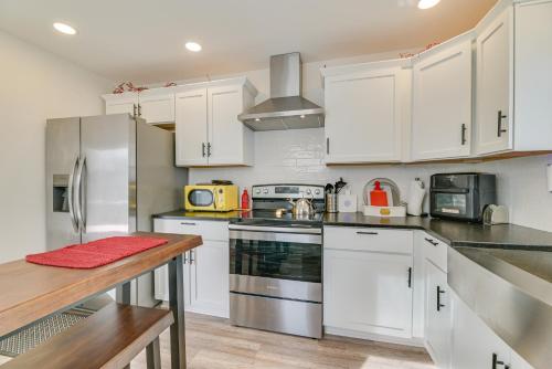 Dog-Friendly Rochester Home about 3 Mi to Downtown! in Rochester, USA