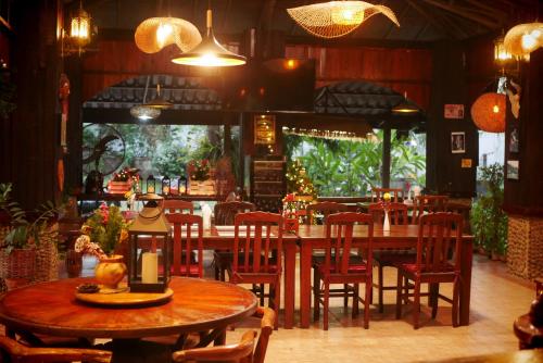 Big Elk Steak House - HomeStay