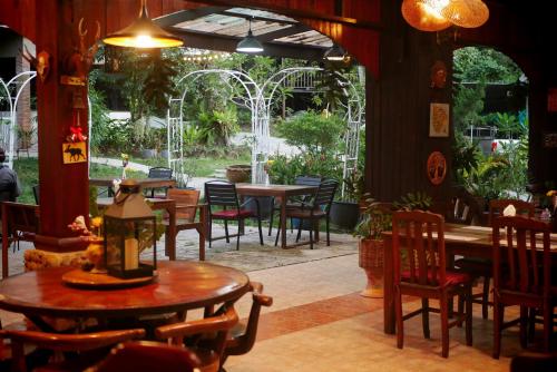 Big Elk Steak House - HomeStay