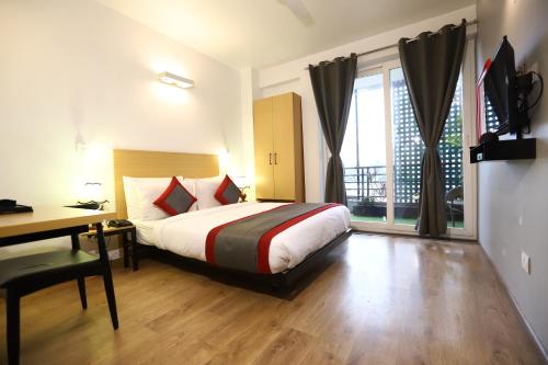 BK Studio And Rooms Near Huda City Centre