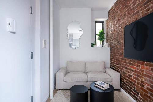 153-1G Newly Renovated 2BR Lower East Side in New York, USA