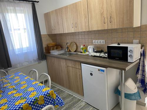 2 bedrooms, 4 beds