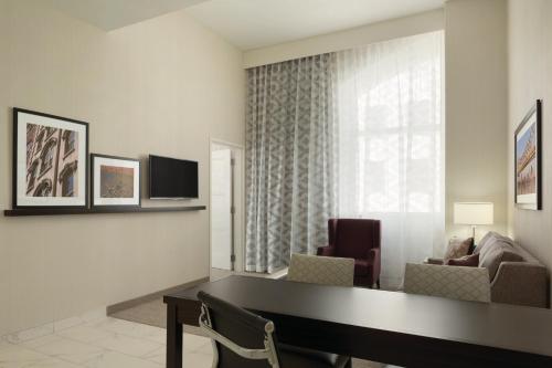 King Studio Suite image 7