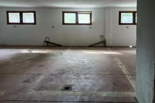 2 bedrooms, 6 beds