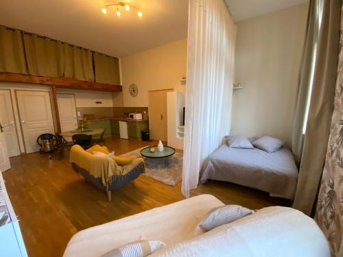 1 double bed, 1 sofa bed, 1 futon bed