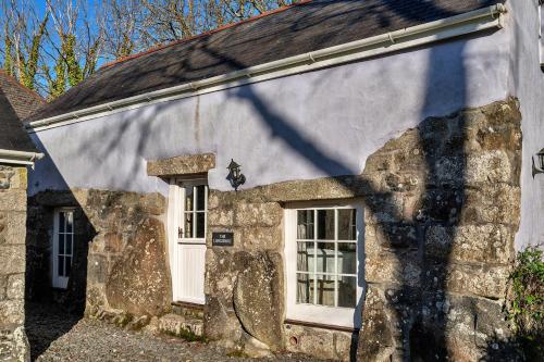 Finest Retreats - Longhouse at St Keverne