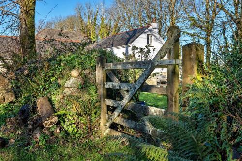 Finest Retreats - Longhouse at St Keverne