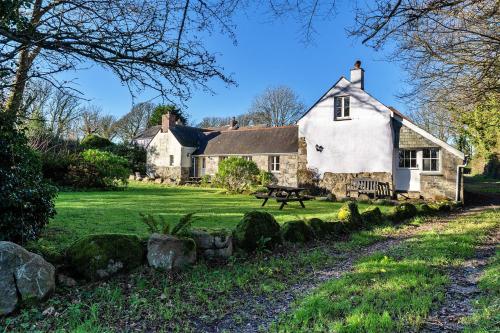 Finest Retreats - Longhouse at St Keverne