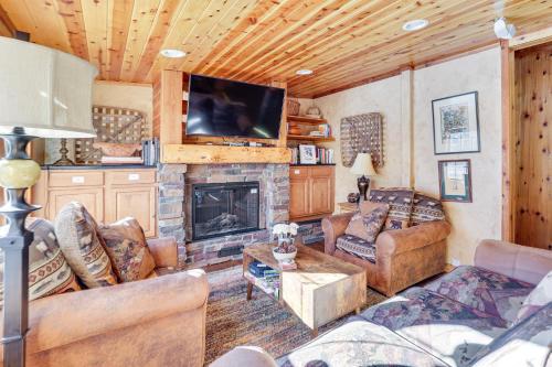 Breckenridge Cabin with Pool Access, Close to Skiing