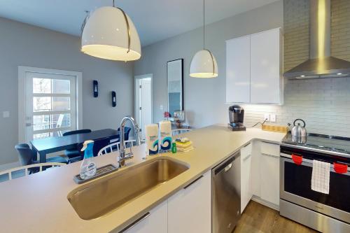 West End Living, Unit #301 in Nashville, USA