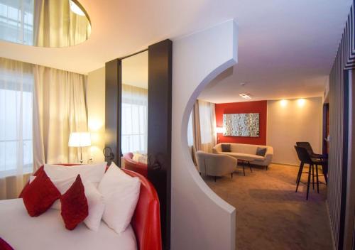 512429621 Hotel Ózon & Luxury Villas