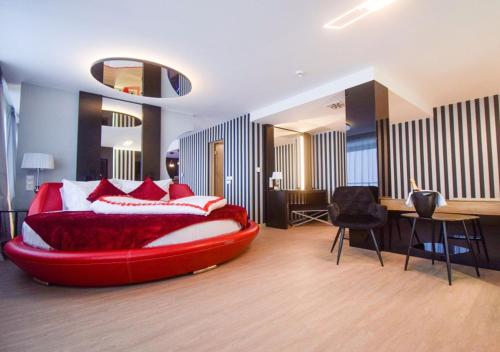 512429623 Hotel Ózon & Luxury Villas