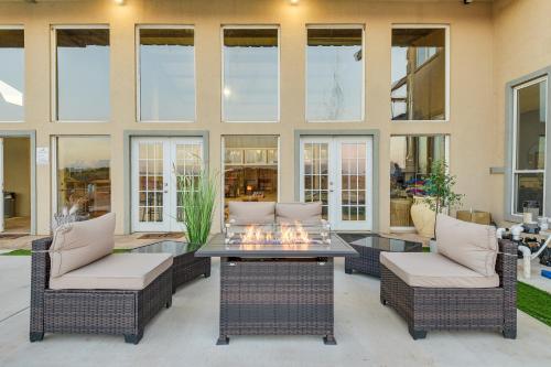 Lakefront Family Home with Pool and Hot Tub