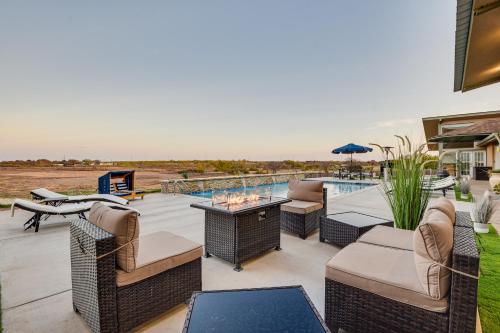 Lakefront Family Home with Pool and Hot Tub