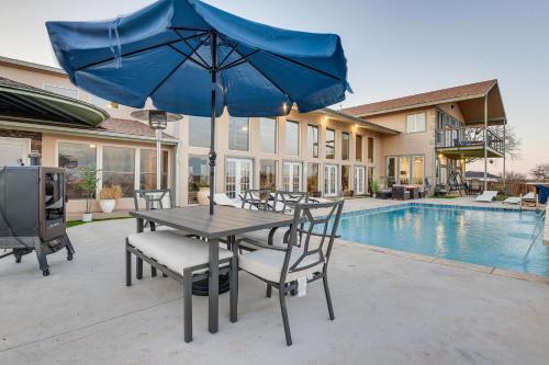 Lakefront Family Home with Pool and Hot Tub