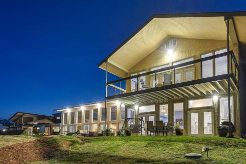 Lakefront Family Home with Pool and Hot Tub