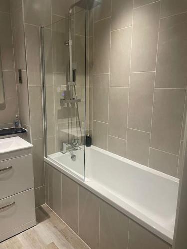 1 Bed Apt - Balcony - City View - Great Location, Liverpool (photo 9)