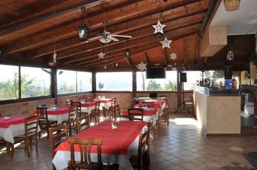 Ресторан, La Vecchia Lanterna in Монтекорвіно-Ровелла