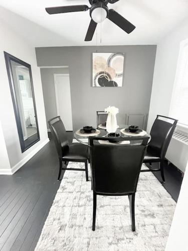 The Gateway: Entire Apartment 7 mins from airport