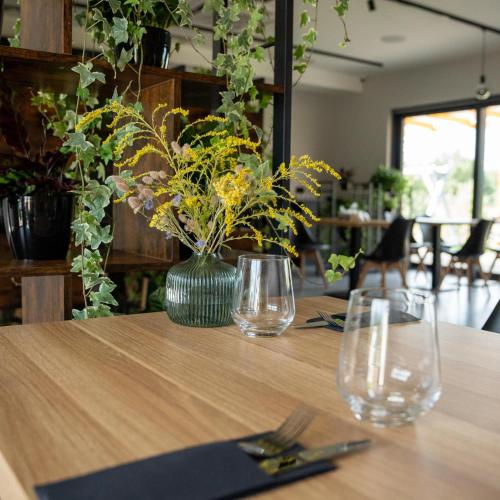 Étterem, IronResorts Niedźwiedzia 25 (IronResorts Niedzwiedzia 25) in Sieroslaw