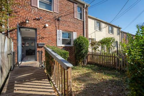 Stunning Old-Town Alexandria house with free parking