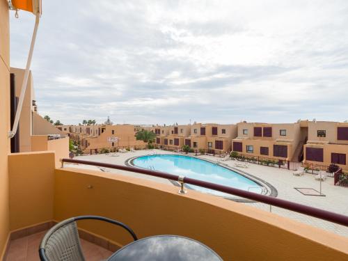 Apartamento AVA con terraza y piscina