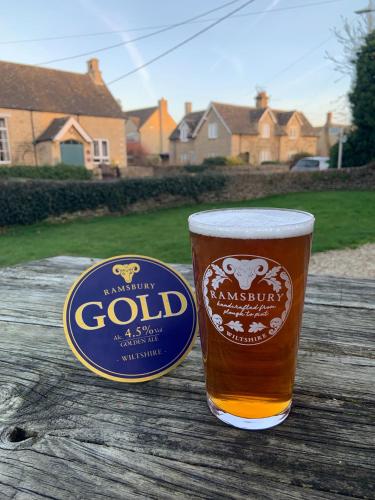 Cat and Custard Pot Inn - image 12