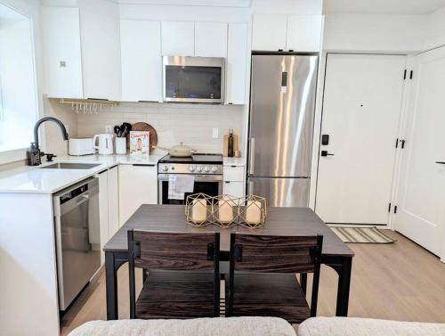Centrally located, modern, 2 bedroom home in Vancouver, Canada