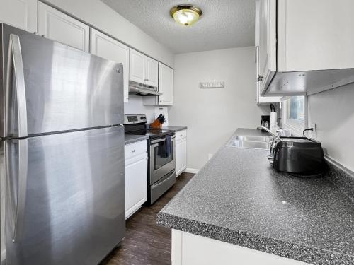 Beautiful Clive 3br Duplex Wfireplace in คลีฟ (IA)