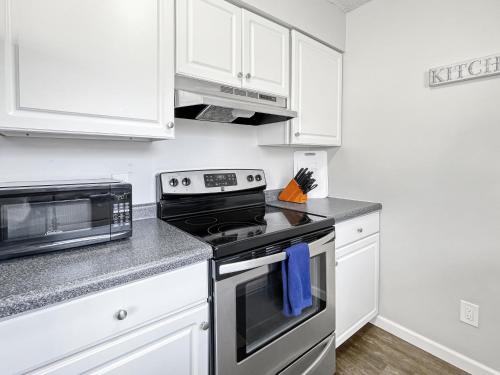 Beautiful Clive 3br Duplex Wfireplace in คลีฟ (IA)