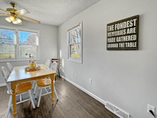 Beautiful Clive 3br Duplex Wfireplace in คลีฟ (IA)