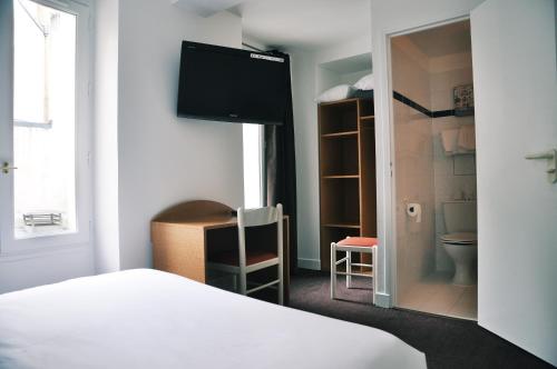 Hotel de la Tour – Paris, TX