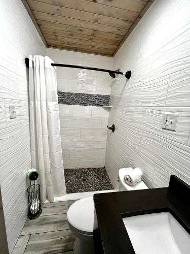 Gulf Coast Inn - image 11
