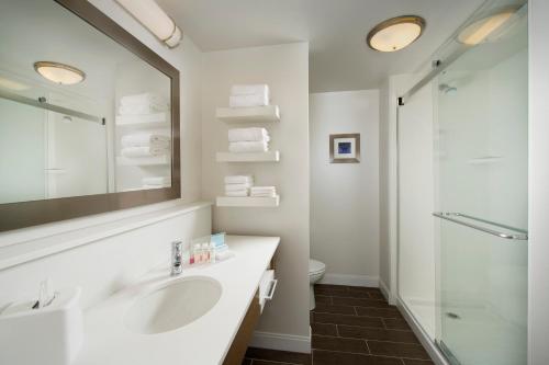 Hampton Inn & Suites Syracuse/Carrier Circle - image 13