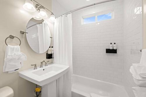 Brand New Apartment Close to Beach and Downtown in Santa Barbara, USA