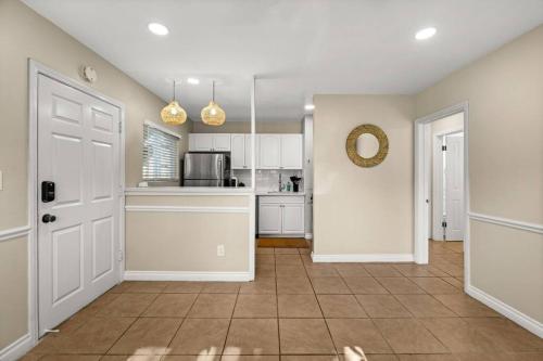 Brand New Apartment Close to Beach and Downtown in Santa Barbara, USA