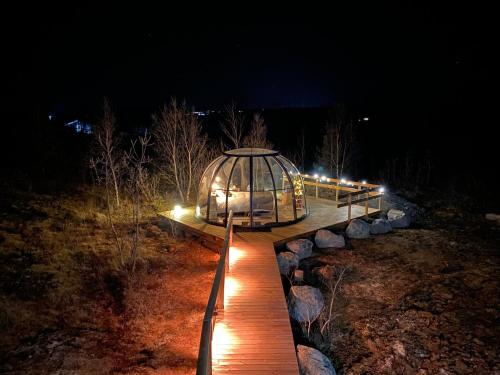 Cottage with Glass Bubble and Hot tub