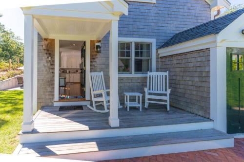 Quiet, Pet Friendly, close to Edgartown and Oak Bluffs