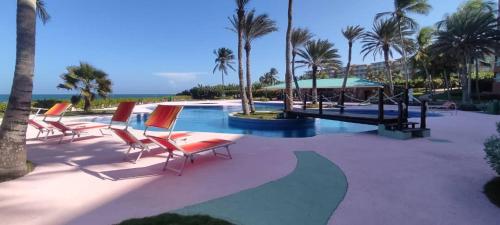 Swimming pool, Cimarron Suites Playa Parguito in Cimarrón