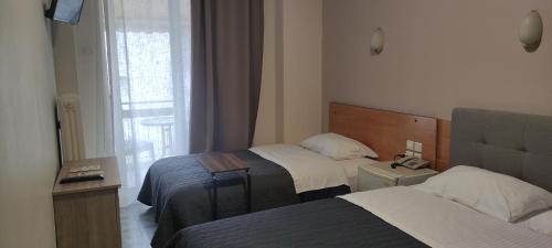 3 twin beds