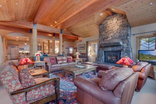 Sundance Lodge -Mountain Home w Views of Palisades - Ski Shuttle, Pets okay! in โอลิมปิกแวลเลย์