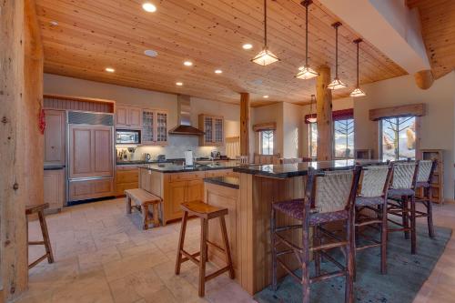 Sundance Lodge -Mountain Home w Views of Palisades - Ski Shuttle, Pets okay! in โอลิมปิกแวลเลย์