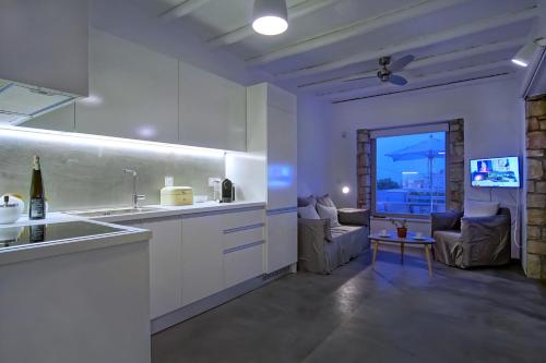 Kitchen, Vista Mare Villas in Lefki