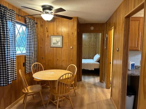 Hidden Haven Cottages in คาดิลแลค (MI)